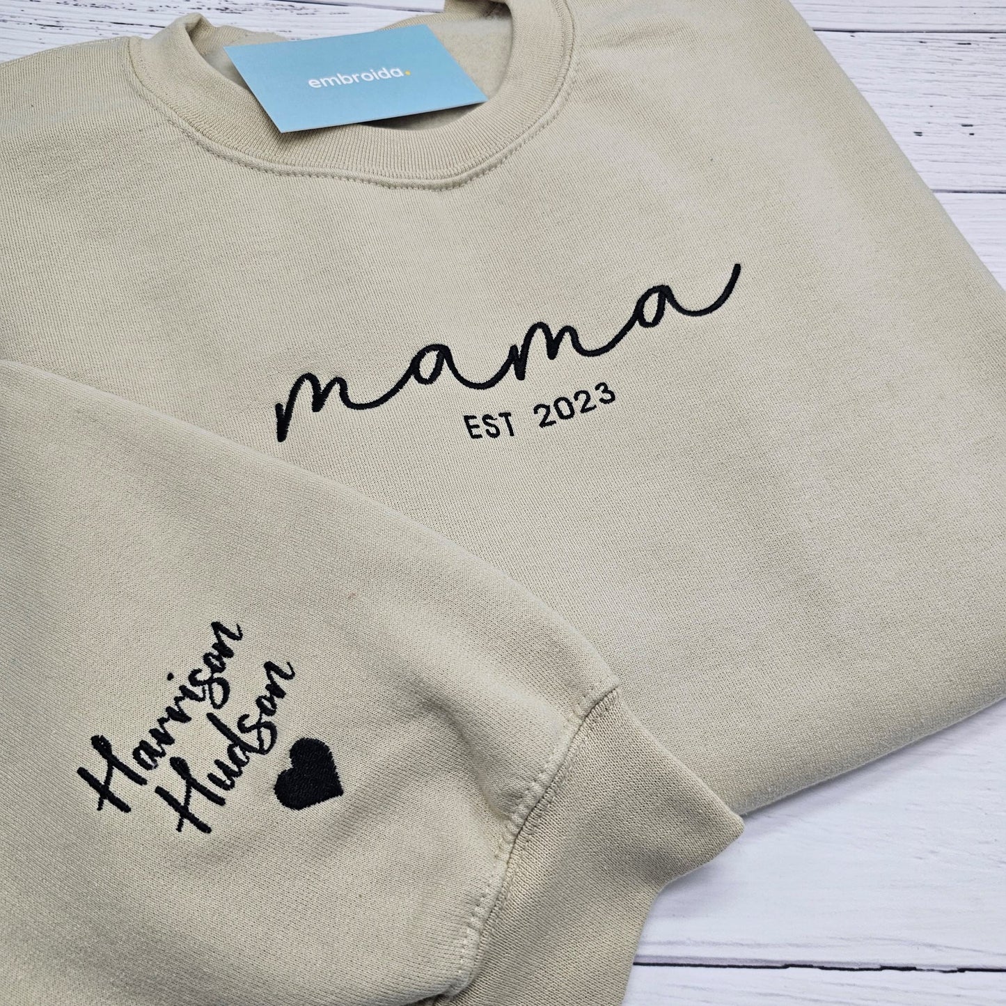 MAMA sweater crewneck sand colour cursive. Sleeve personalised with kids name embroidery