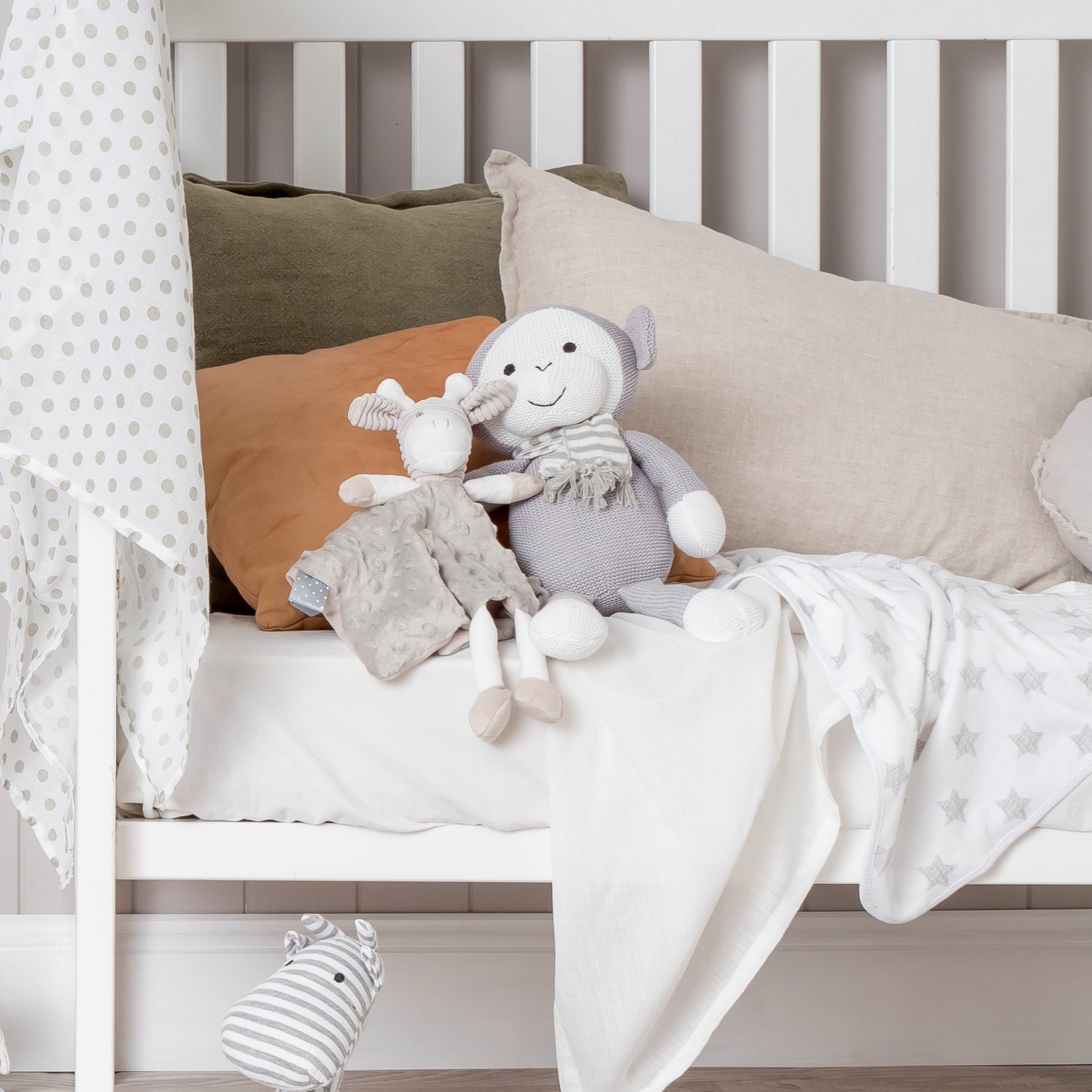 Minky Grey Giraffe Personalised Baby Comforter – Embroida
